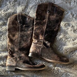 FRYE AND CO. Distressed Leather Boots